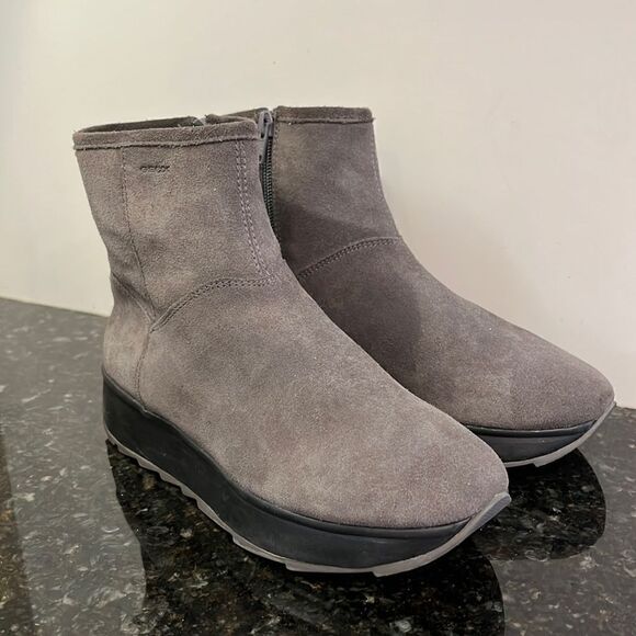 GEOX WOMEN'S SNEAKERS GRIS Ankle Side Zipper Boot. Size 36/6 - Picture 2 of 10